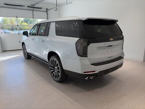 New 2026 Chevrolet Suburban High Country image 4