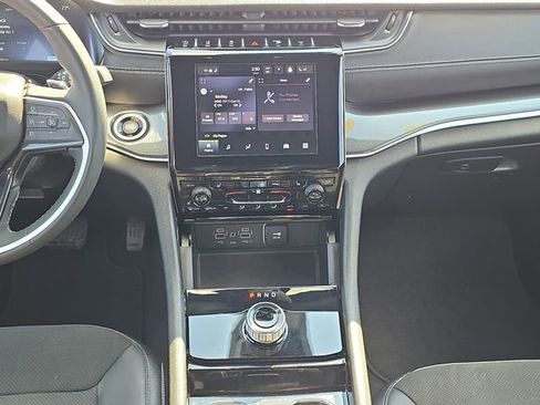 Certified 2023 Jeep Grand Cherokee Altitude image 26