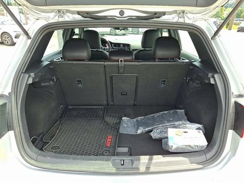 Used 2017 Volkswagen GTI SE FWD image 28