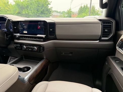 Used 2025 GMC Sierra 2500 SLT w/ SLT Premium Package AWD/4WD image 23