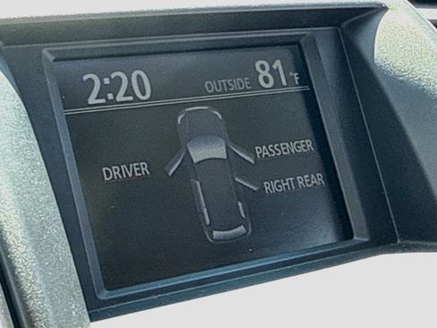 Used 2012 Toyota Highlander Limited w/ Tow Pkg AWD/4WD image 17