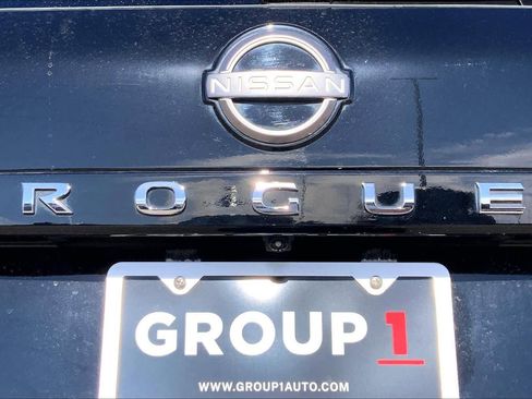 Used 2023 Nissan Rogue SL w/ SL Premium Package image 9