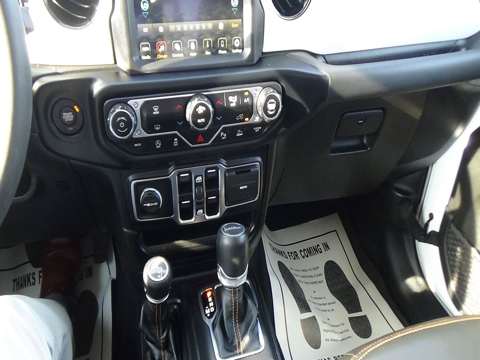 Used 2023 Jeep Gladiator Overland AWD/4WD image 16