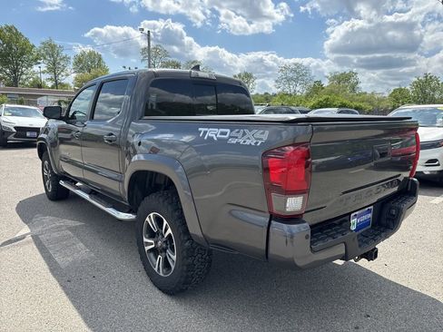 Used 2018 Toyota Tacoma TRD Sport AWD/4WD image 6