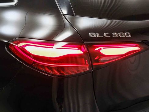 Certified 2025 Mercedes-Benz GLC 300 image 7