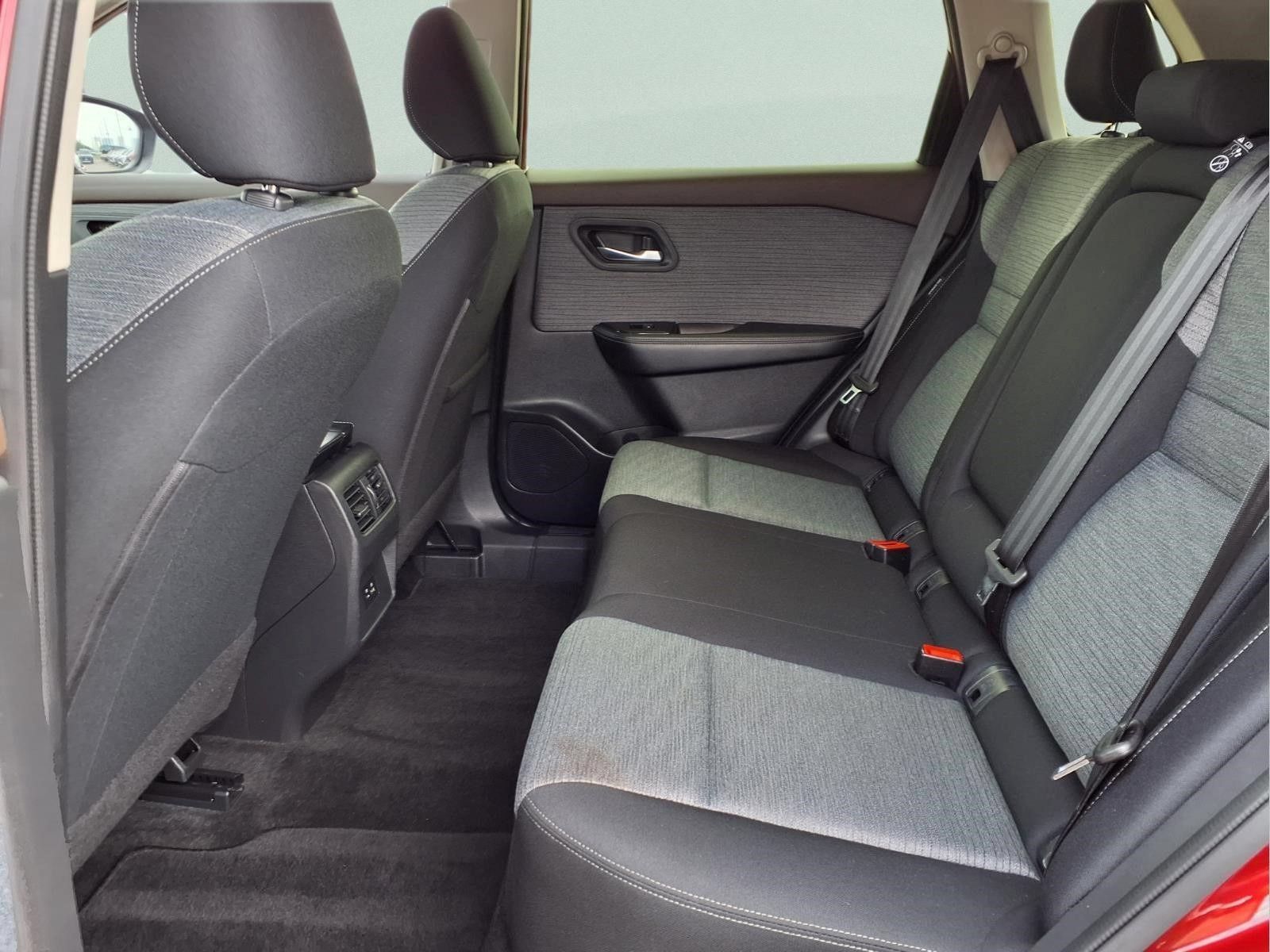 Used 2023 Nissan Rogue SV FWD image 11