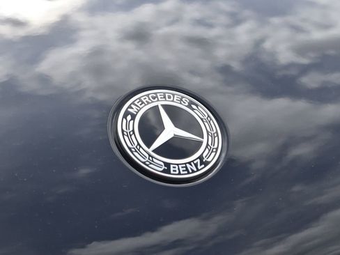 Used 2025 Mercedes-Benz GLC 350e 4MATIC image 12
