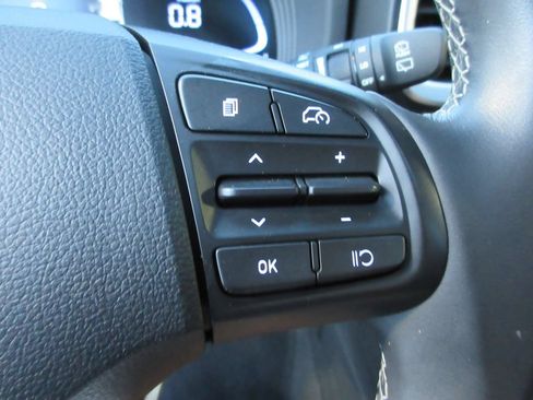 Used 2025 Hyundai Venue SEL FWD image 25
