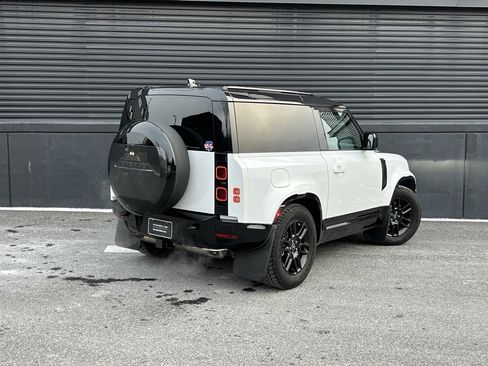 Used 2024 Land Rover Defender 90 X-Dynamic SE image 10