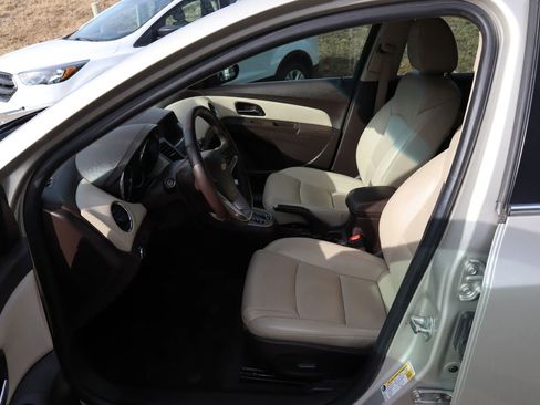 Used 2014 Chevrolet Cruze Diesel image 9
