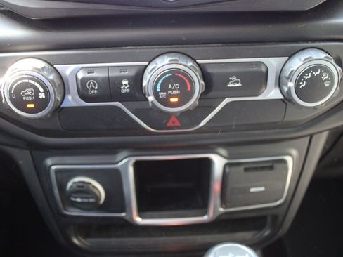 Used 2021 Jeep Wrangler Sport AWD/4WD image 29