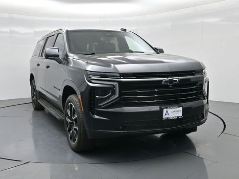 Used 2025 Chevrolet Suburban RST image 17