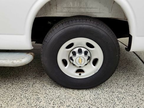 Used 2025 Chevrolet Express 2500 w/ Driver Convenience Package RWD image 9