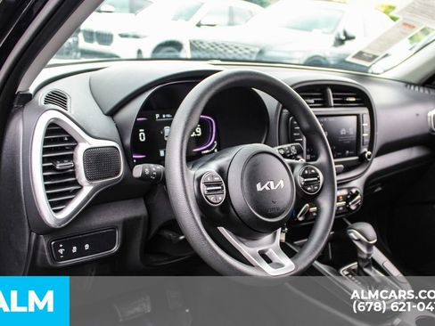 Used 2025 Kia Soul LX w/ LX Technology Package FWD image 30