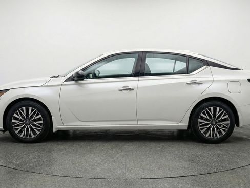 Used 2025 Nissan Altima 2.5 SV image 5