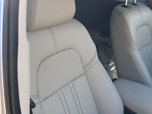 New 2026 Honda HR-V EX-L image 9