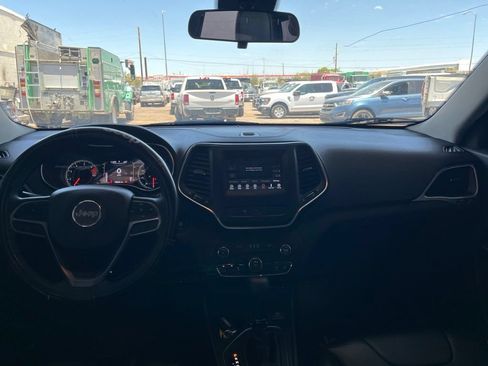 Used 2020 Jeep Cherokee Latitude Plus FWD image 14