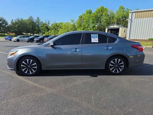 Used 2016 Nissan Altima 2.5 SV w/ Convenience Package FWD image 6