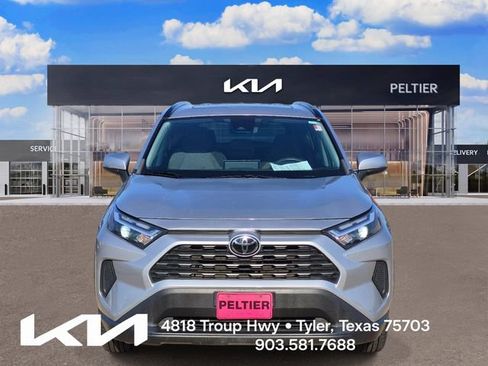 Used 2022 Toyota RAV4 XLE w/ Convenience Package FWD image 2