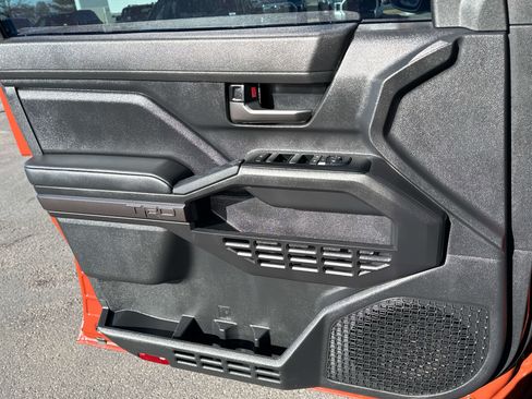 Used 2025 Toyota Tacoma TRD Off-Road image 15