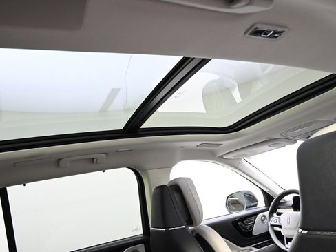 Used 2025 Lincoln Aviator Reserve w/ Equipment Group 201A image 17