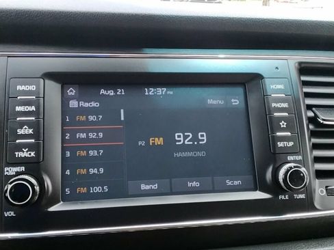Used 2021 Kia Sedona LX FWD image 19