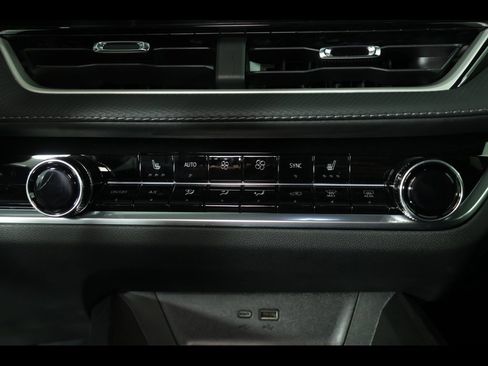 Used 2026 Chevrolet Equinox LT w/ Convenience Package II image 24