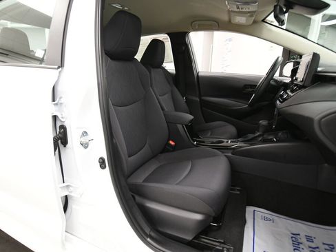 Used 2022 Toyota Corolla LE FWD image 30