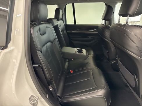Used 2023 Jeep Grand Cherokee Limited image 30