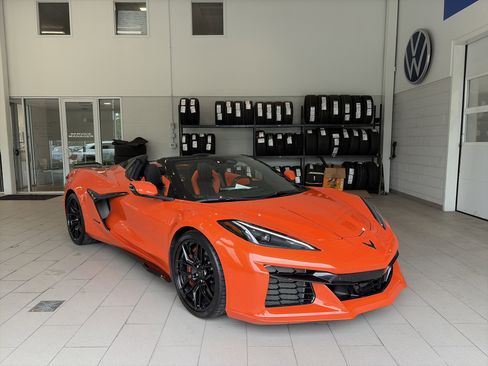 Used 2025 Chevrolet Corvette Z06 w/ Stealth Interior Trim Package RWD image 3