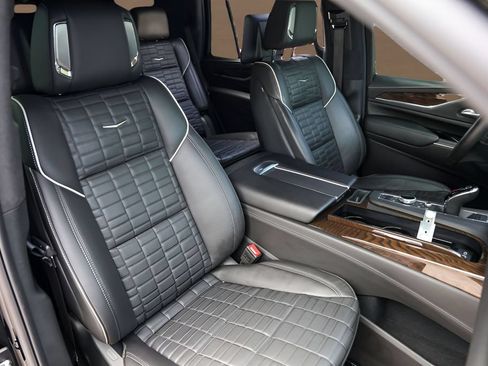 Certified 2024 Cadillac Escalade Sport Platinum w/ LPO, ONYX Package AWD/4WD image 31
