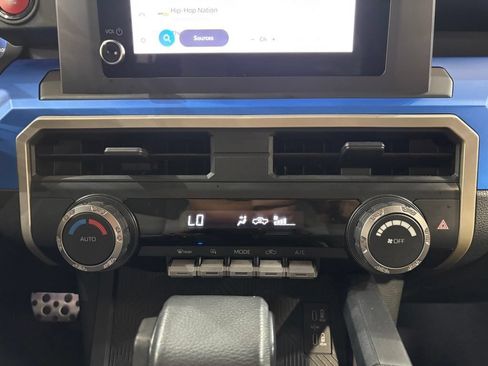 Used 2025 Toyota Tacoma TRD Sport AWD/4WD image 19