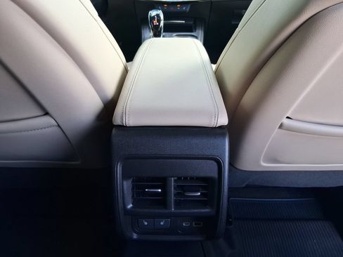 Used 2024 Cadillac XT4 Luxury w/ Cold Weather Package FWD image 23