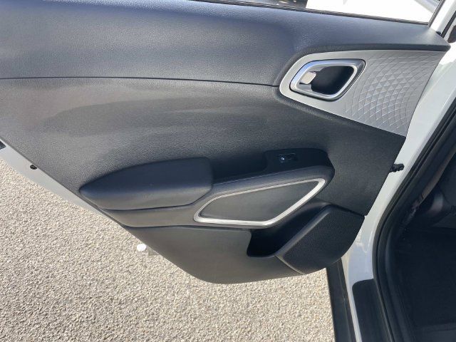 Used 2022 Kia Soul LX FWD image 19