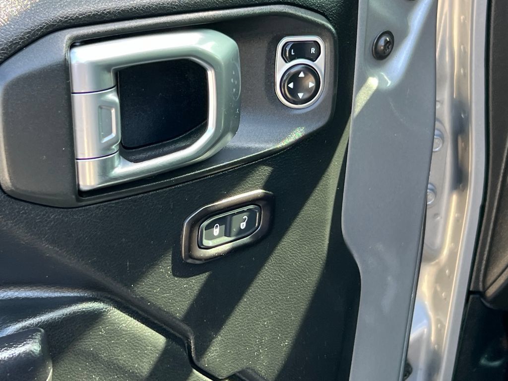 Used 2018 Jeep Wrangler Unlimited Sport S AWD/4WD image 6