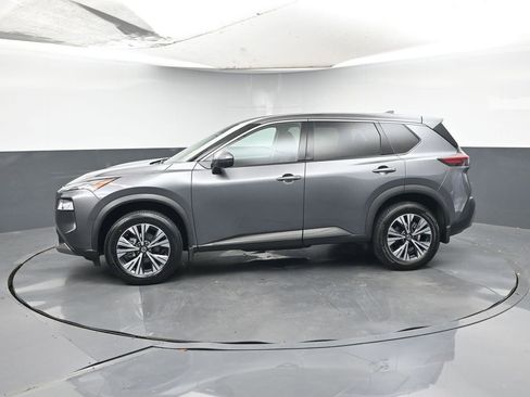 Used 2021 Nissan Rogue SV image 2