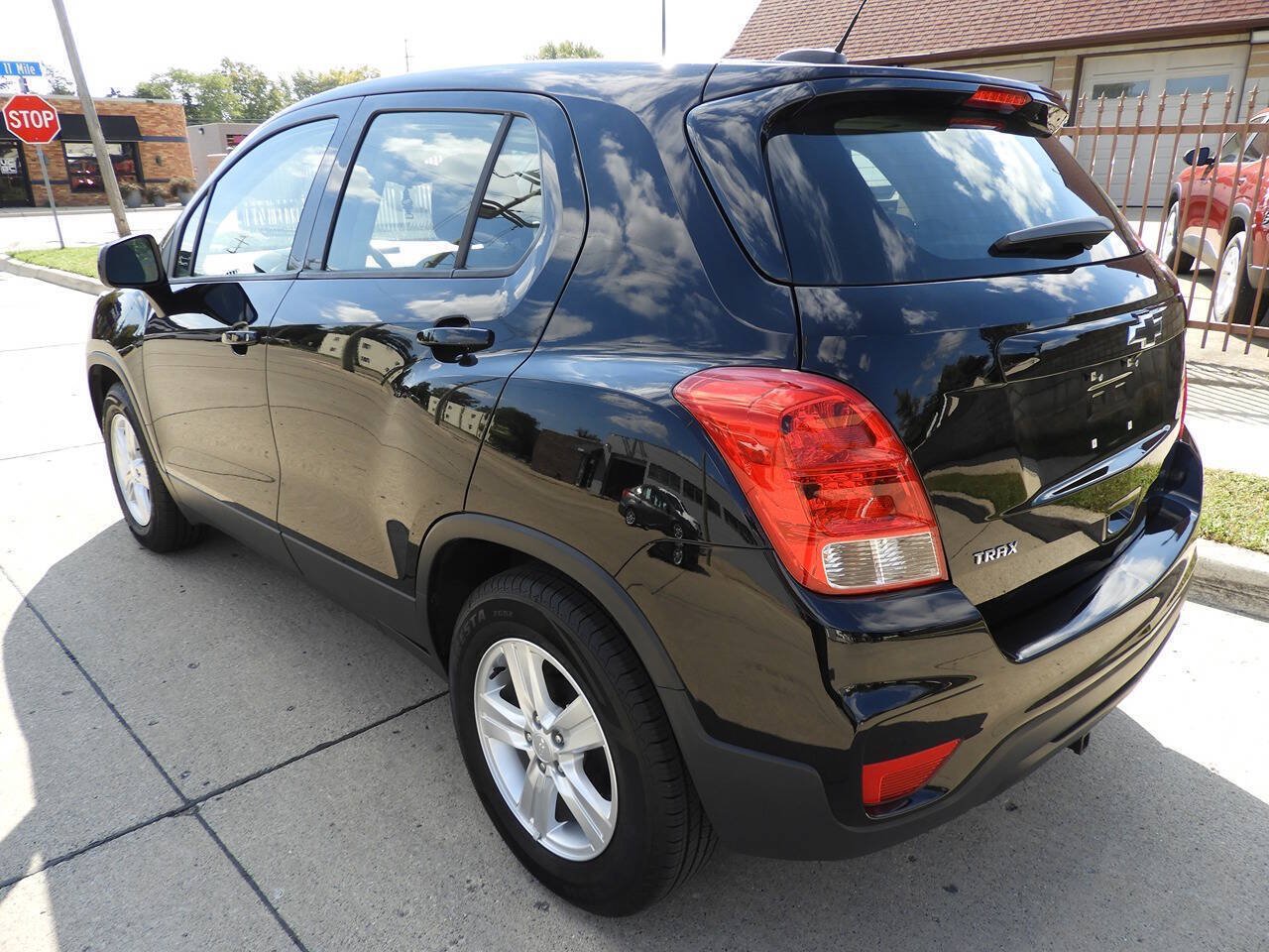 Used 2019 Chevrolet Trax LS FWD image 6