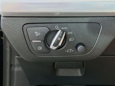 Used 2025 Audi Q5 2.0T Premium image 16