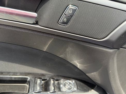Used 2016 Ford Fusion SE w/ Equipment Group 201A FWD image 12