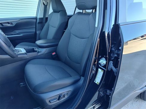 Used 2024 Toyota RAV4 XLE image 22