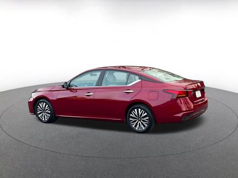 Used 2025 Nissan Altima 2.5 SV image 10