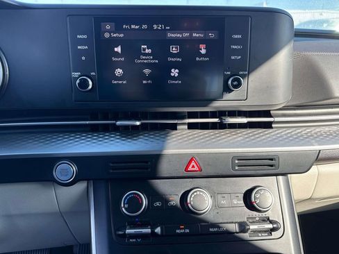 Used 2024 Kia Carnival LX FWD image 31