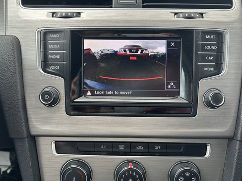 Used 2015 Volkswagen Golf TDI S image 20