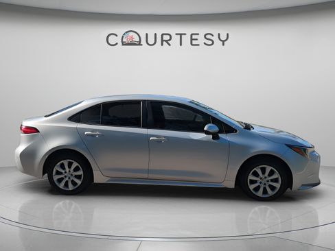 Used 2021 Toyota Corolla LE FWD image 8