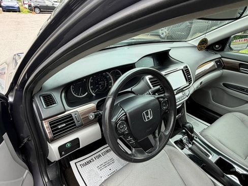 Used 2017 Honda Accord EX-L image 9