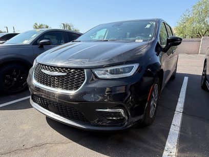 Used 2024 Chrysler Pacifica Limited