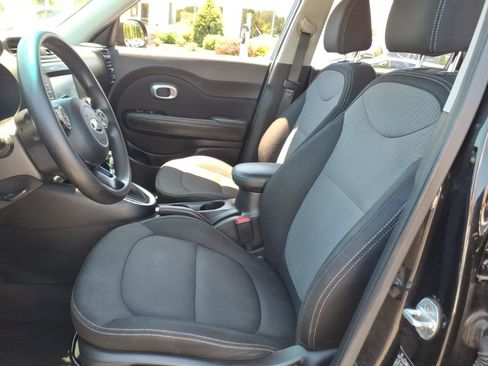 Used 2018 Kia Soul + FWD image 18
