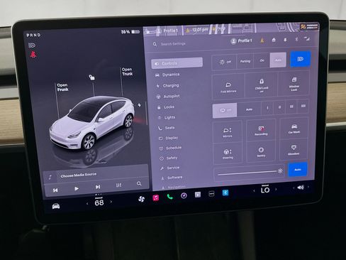 Used 2023 Tesla Model Y Long Range image 32