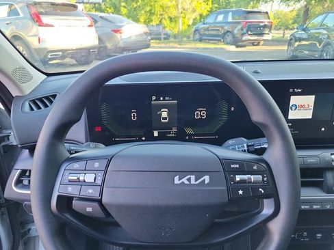 Used 2025 Kia K4 LXS FWD image 17
