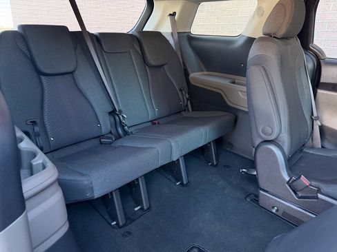 Used 2025 Kia Carnival LX image 22